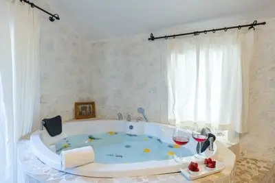 Royal VVIP Maharaja Jacuzzi Spa